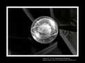 ENTITA' XII VI'98/ - combustione di tela dipinta. Diametro nucleo sfera ceneri cm 8, diametro sfera esterna plexiglass cm 16